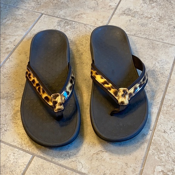 Vionic Flip Flops - Picture 1 of 9